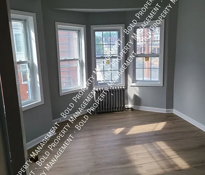 231 W Greenwich St #1 — Photo 6