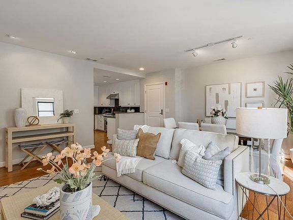4th image of 800 High St APT 216
