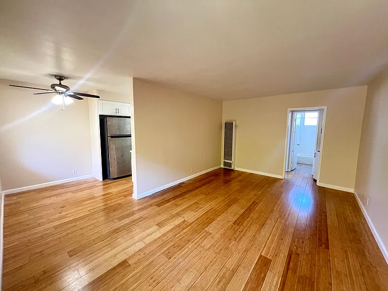 2637 Centinela Ave — Photo 15
