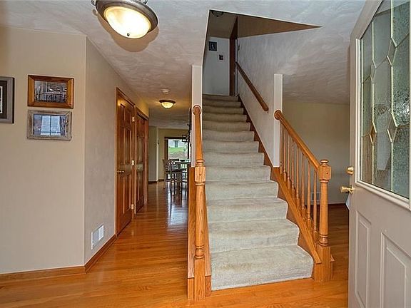 2nd image of 311 Jaclyn Ct