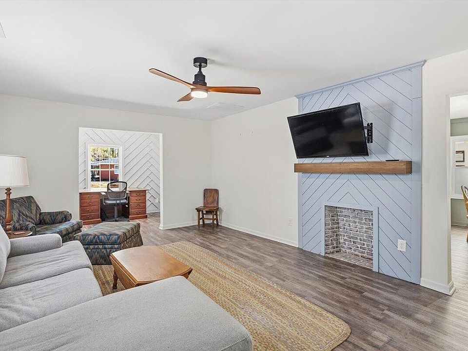 1st image of 962 Laurel Mill Rd