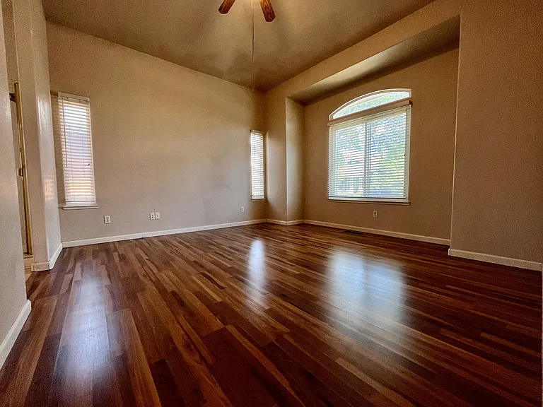 7481 Celeste Dr — Photo 9