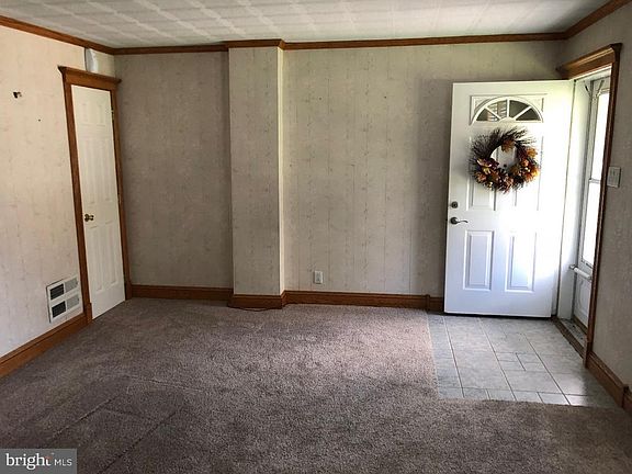5th image of 122 Filbert Ave