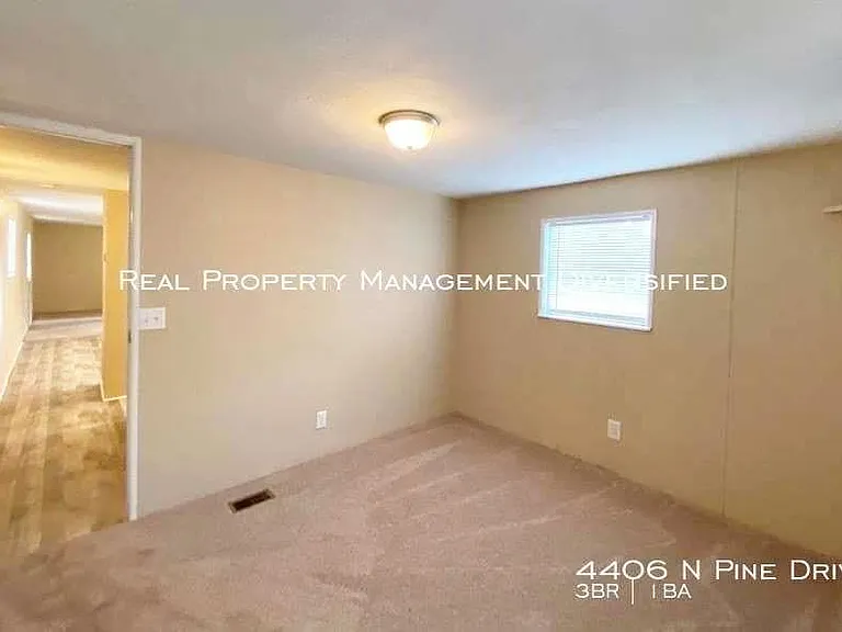 4406 N Pine Dr — Photo 20