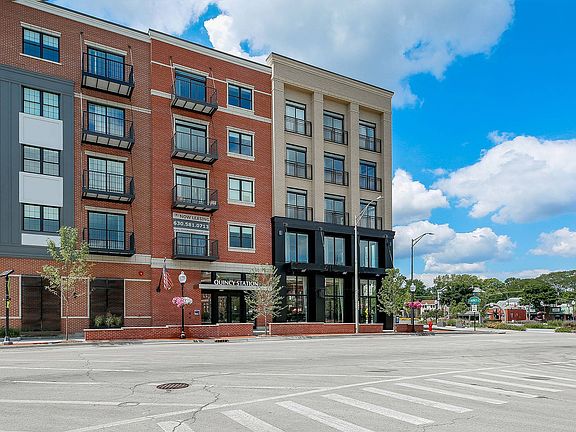 3rd image of 1 W Quincy St #407
