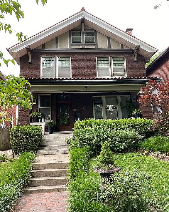 1st image of 943 Bellerive Blvd