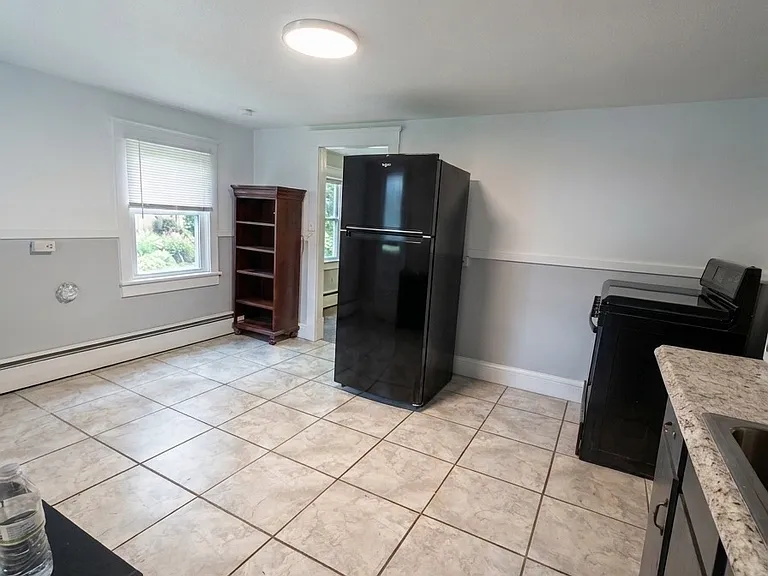 311 E Grove St #1D — Photo 1