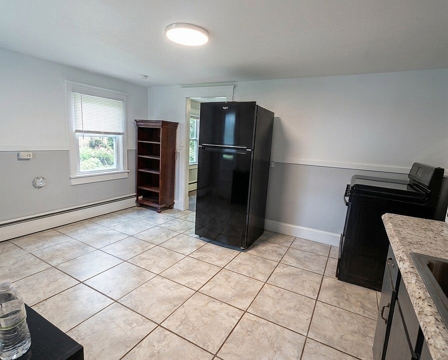 1st image of 311 E Grove St #1D