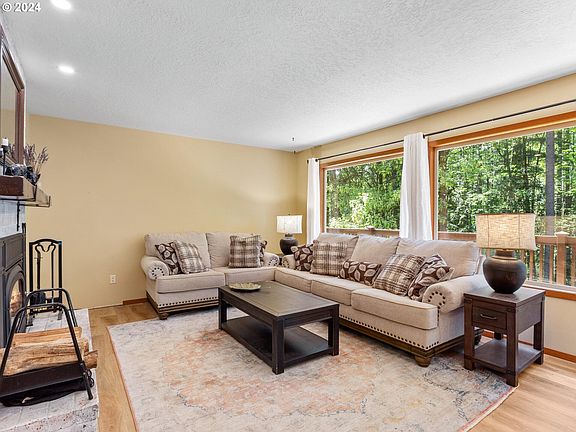 5th image of 28925 SW Fernhollow Ln