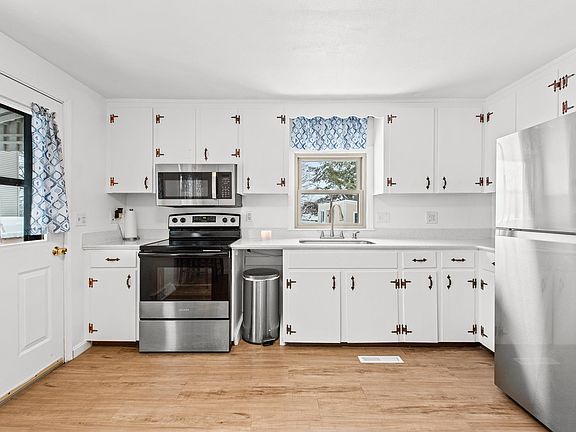 4th image of 93 1/2 Chandler Street