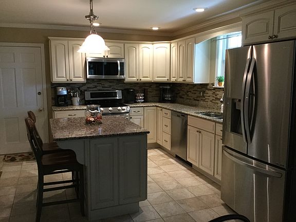 3rd image of 328 Peggy Ann Ln