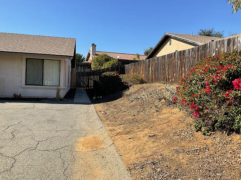 723 Sutton Hill Pl — Photo 4