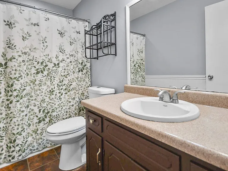706 Green Valley Ct — Photo 9