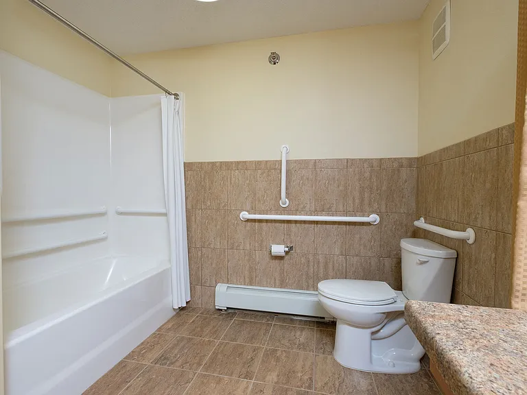 Fargo, ND Crossroads Apartments | Bathroom