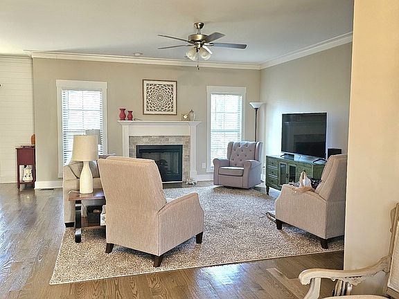 5th image of 269 Poplar St