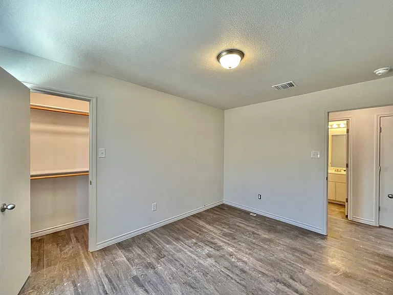 1704 Clovis Dr — Photo 13