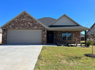 1036 Fair Oaks St, Tontitown, AR 72762