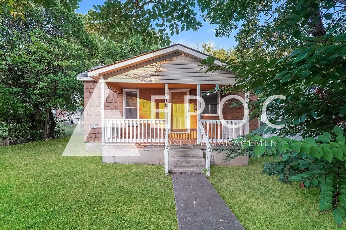 516 Alexander St — Photo 1