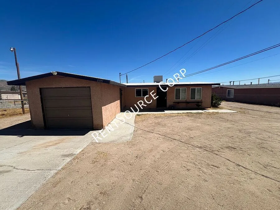 3 Bedroom Home For Rent in Barstow — Photo 1