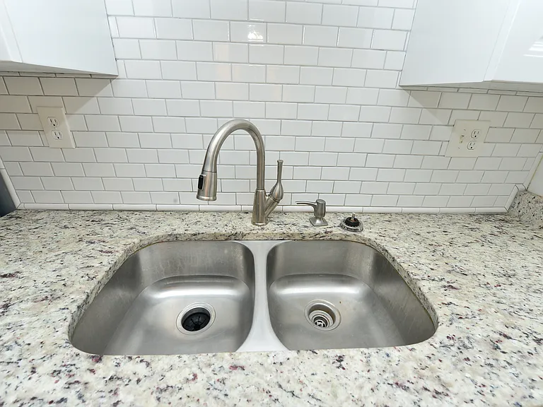 806 Jamestowne Dr — Photo 8