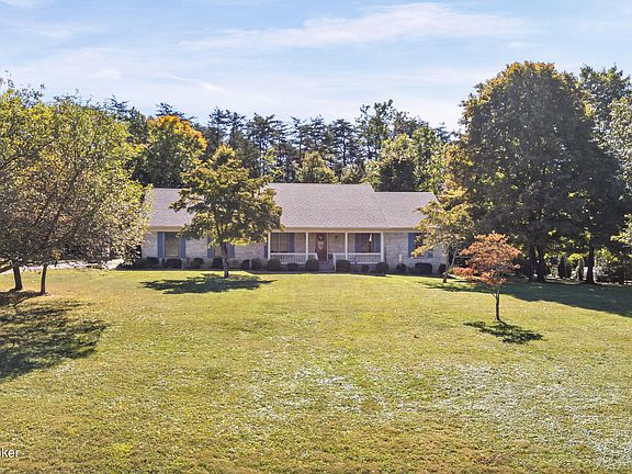 3rd image of 453 Laverne Ct