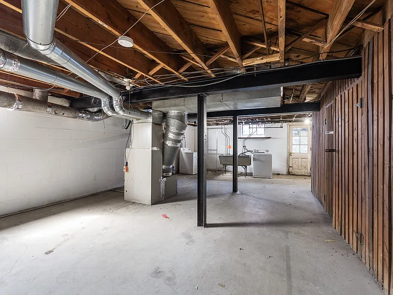 1147 S Cassingham Rd #D — Photo 10