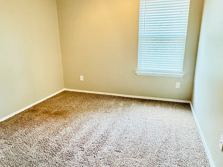 604 International Dr — Photo 6