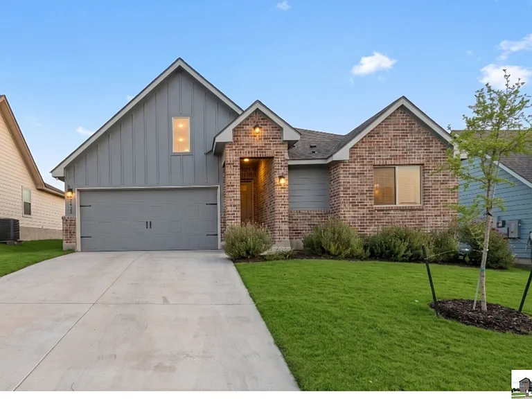 2478 Bee Creek Dr — Photo 1