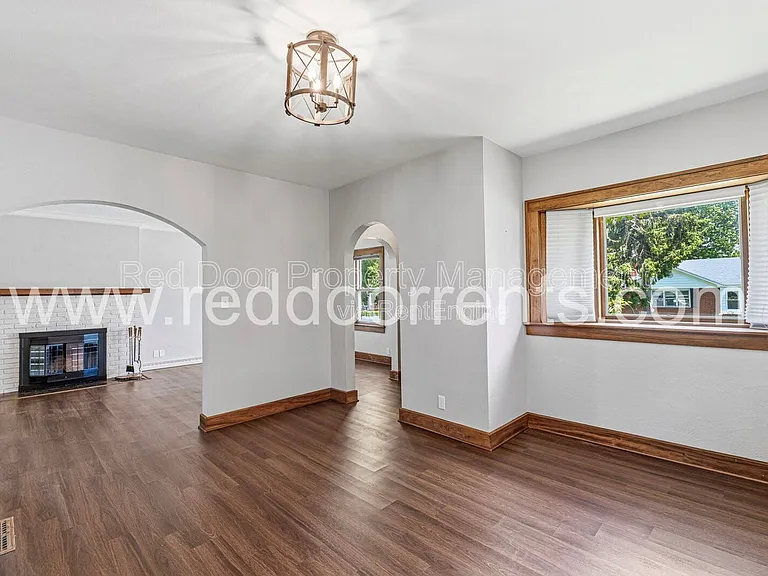 412 N Merrill St — Photo 16