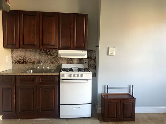 Rented by Clove Realty LLC | media 8