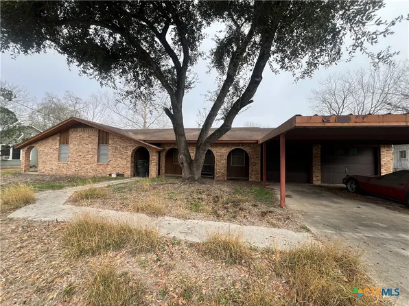 509 W 6th St, Yorktown, TX 78164