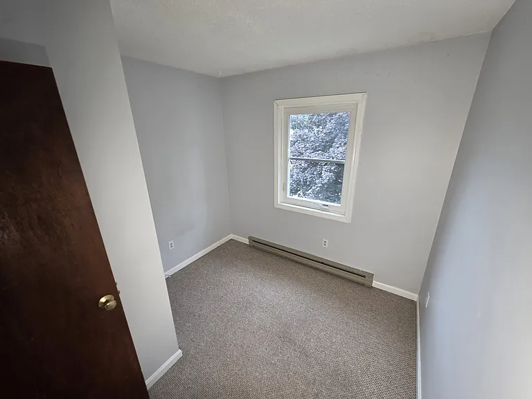 152 Cottage Grv #B — Photo 17