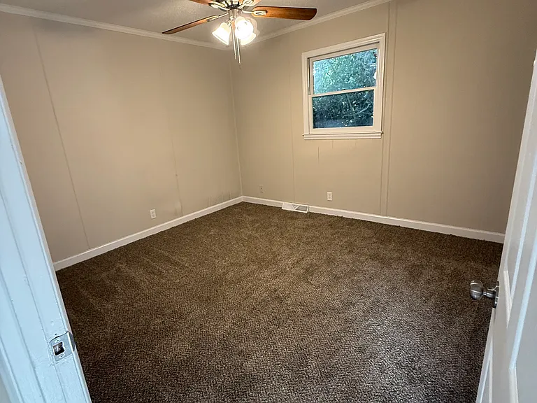 204 Vance Dr NE — Photo 8