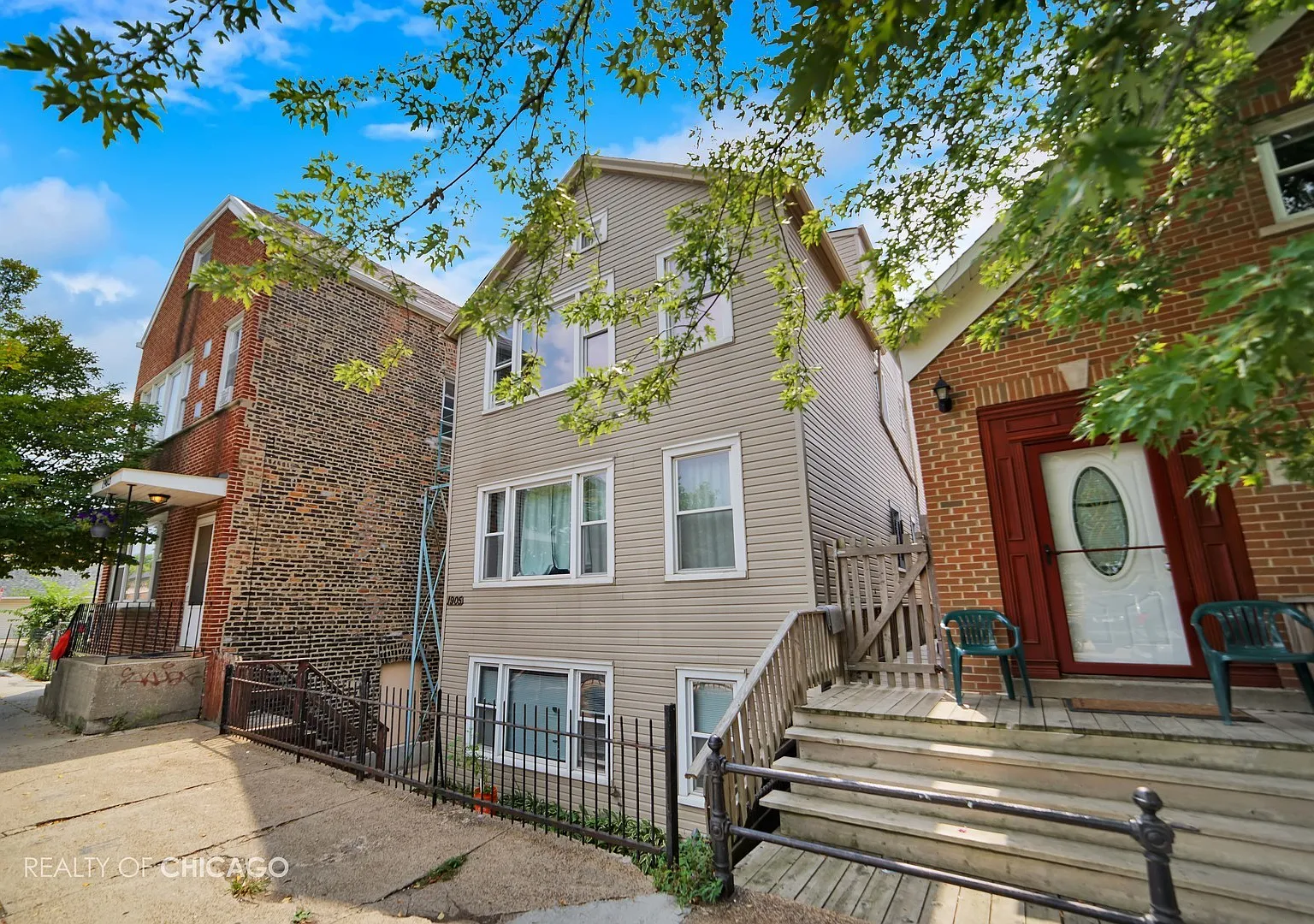 2 bed, 900 sqft, $1,975 — Photo 1