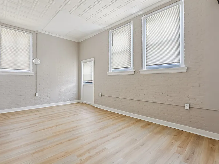 Peabody Apartments — Photo 11