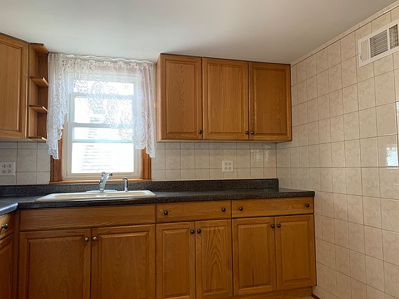5th image of 5712 W Cornelia Ave