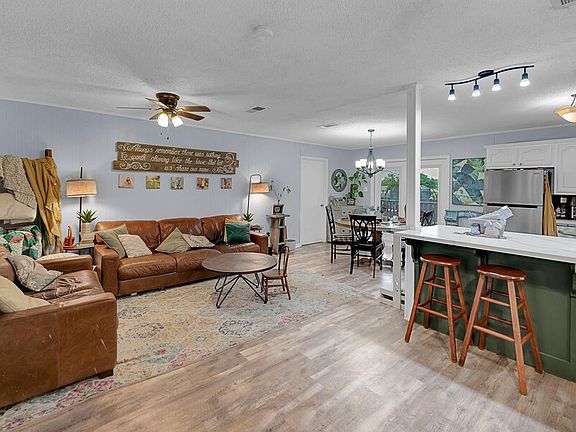 2nd image of 902 S Avenue L