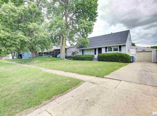 366 21st Pl, Clinton, IA 52732