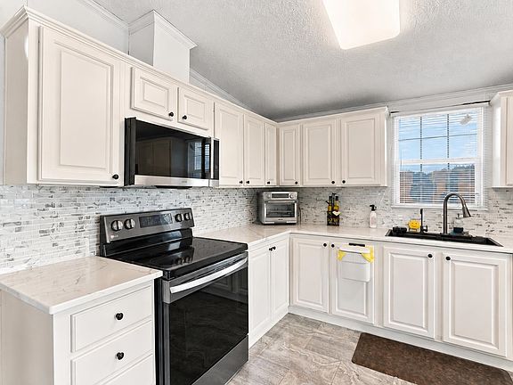 4th image of 6284 Donahue Dr.