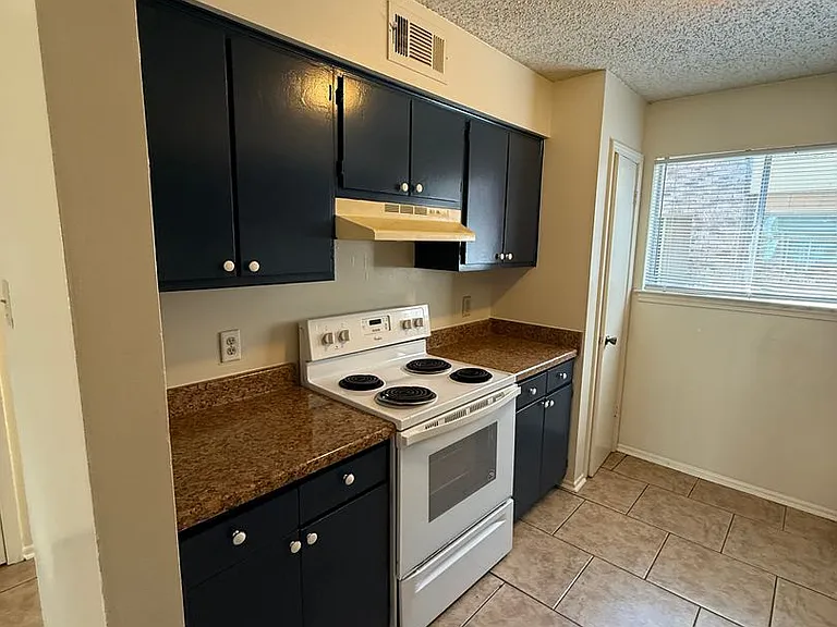 8727 Granite Dr — Photo 10