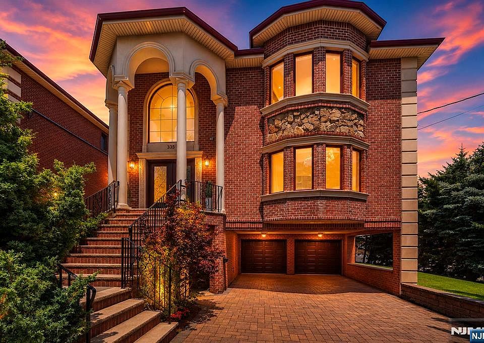 1st image of 335 Riverdale Dr