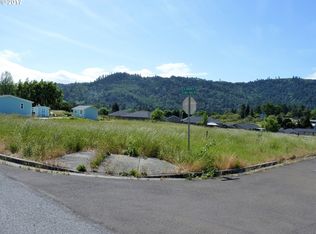 500 SE Rose Ridge Dr #1, Winston, OR 97496