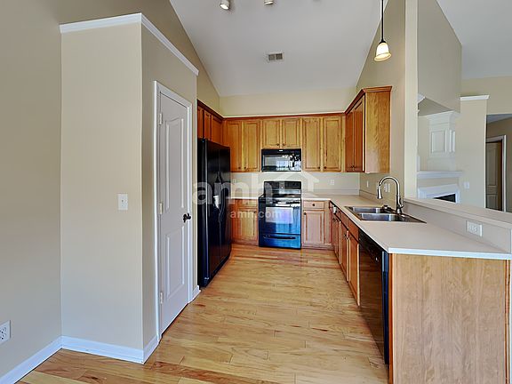 3rd image of 108 Wayline Ct