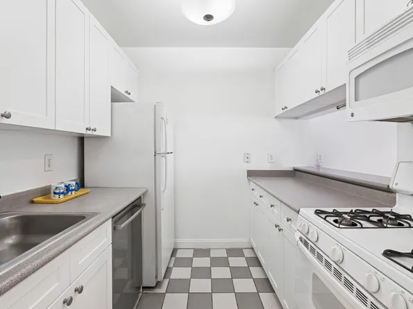 88 Greenwich Street image 4 of 5