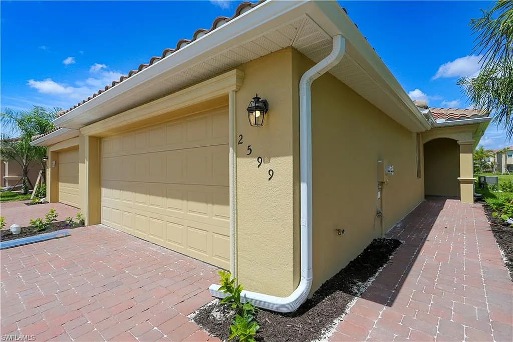 2 bed, 2.0 bath, 1564 sqft, $2,495 — Photo 3