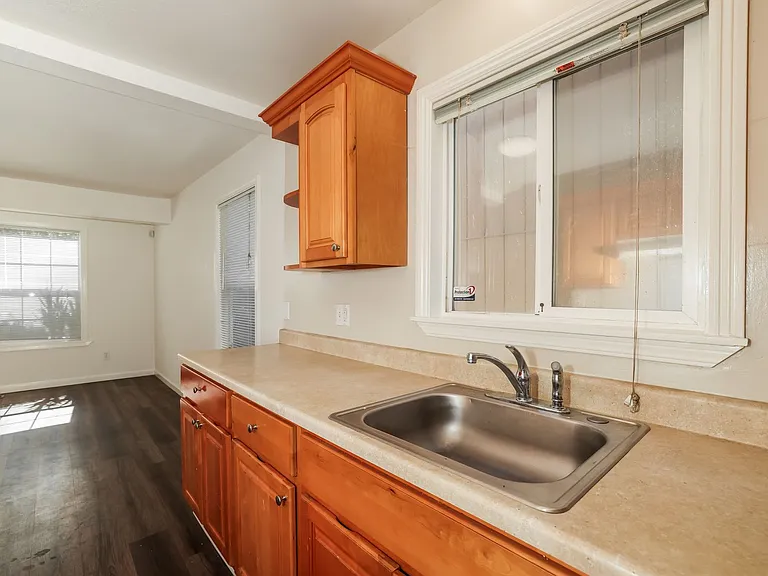 5851 Vallejo St #B — Photo 12