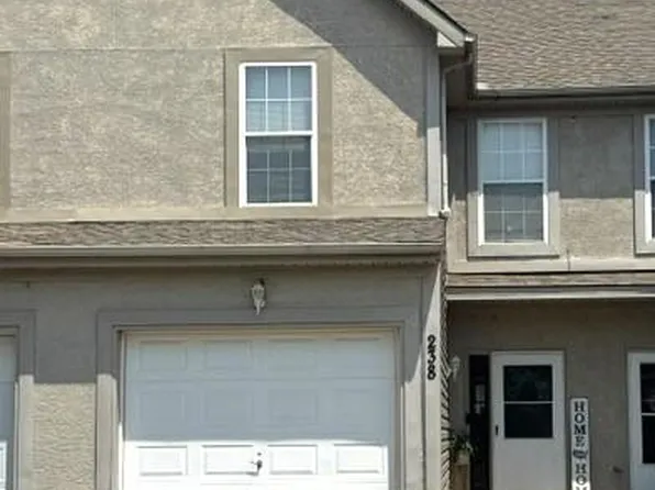 238 N 5th Ter, Louisburg, KS 66053
