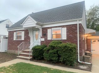 18 Crescent Rd, Wallington, NJ 07057