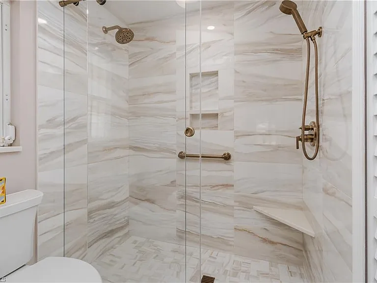 7046 Barrington Cir #202 — Photo 31