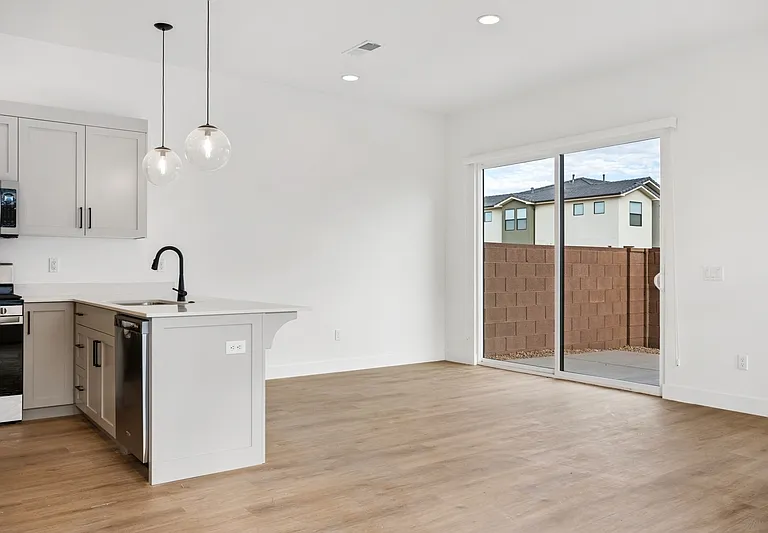 2668 E Rain Tree St — Photo 3